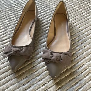 Nine West Taupe Bow Flats